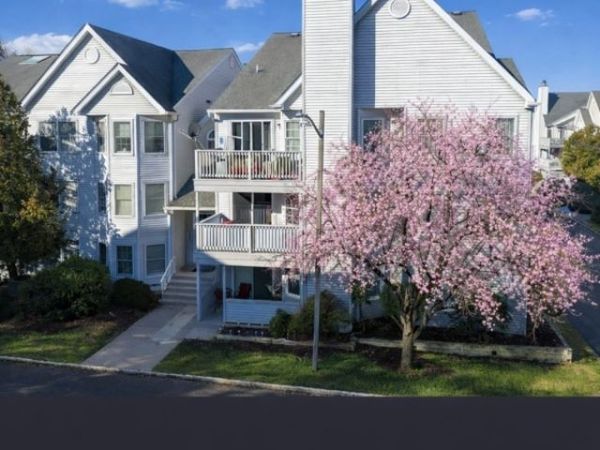 101 Quartz Ln, Paterson, NJ 07501