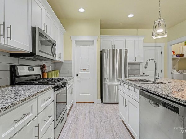 214 Union Pacific Circle, Homedale, ID 83628