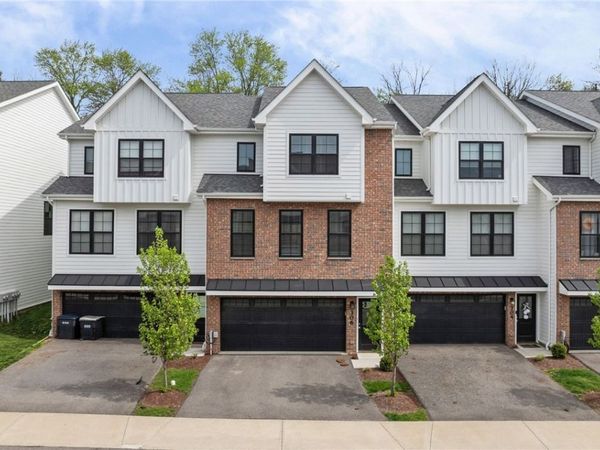 306 Thurgood Dr, Warrendale, PA 15086