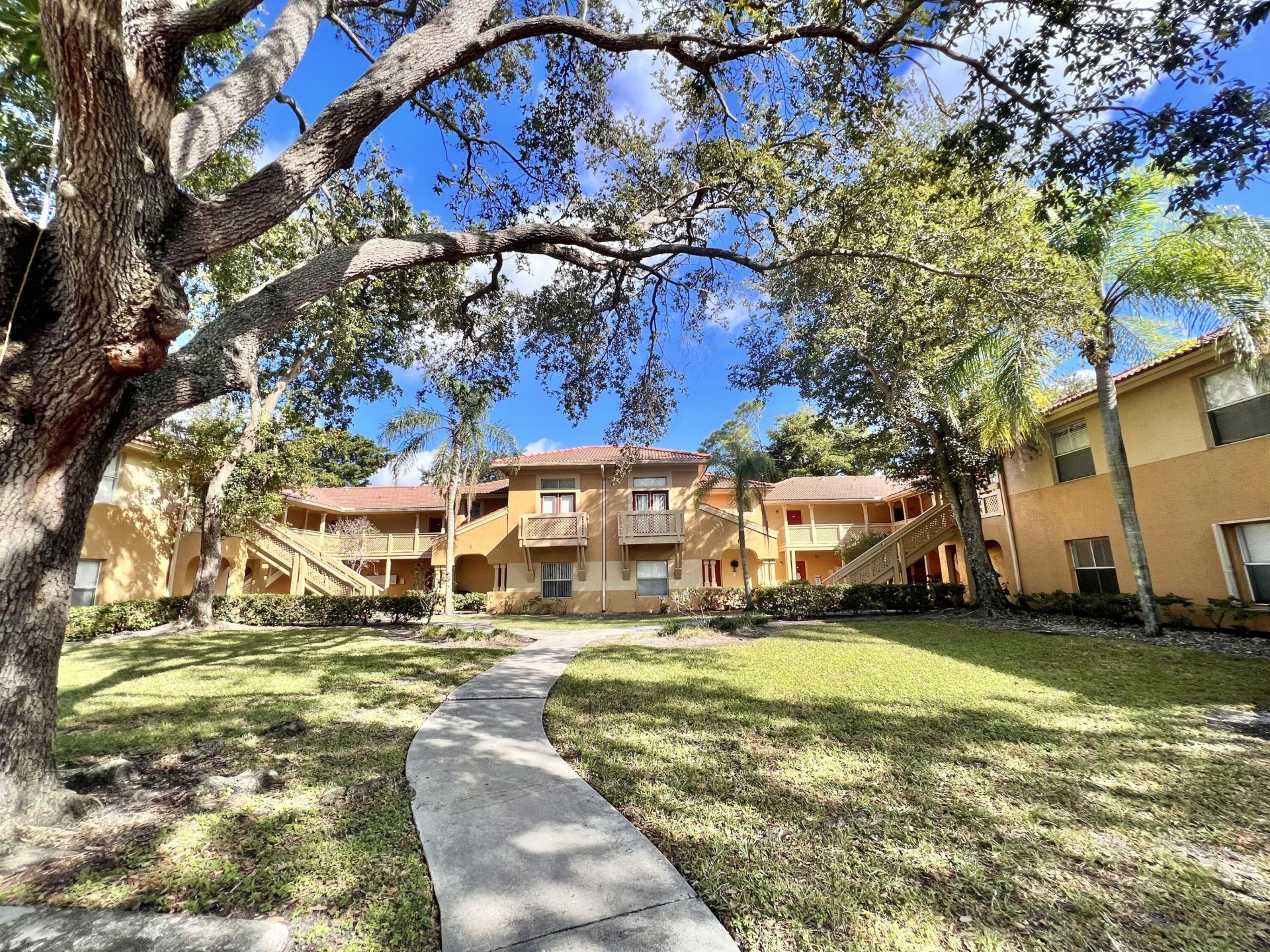 4855 Via Palm Lakes, Unit 911, West Palm Beach, FL 33417 Photo