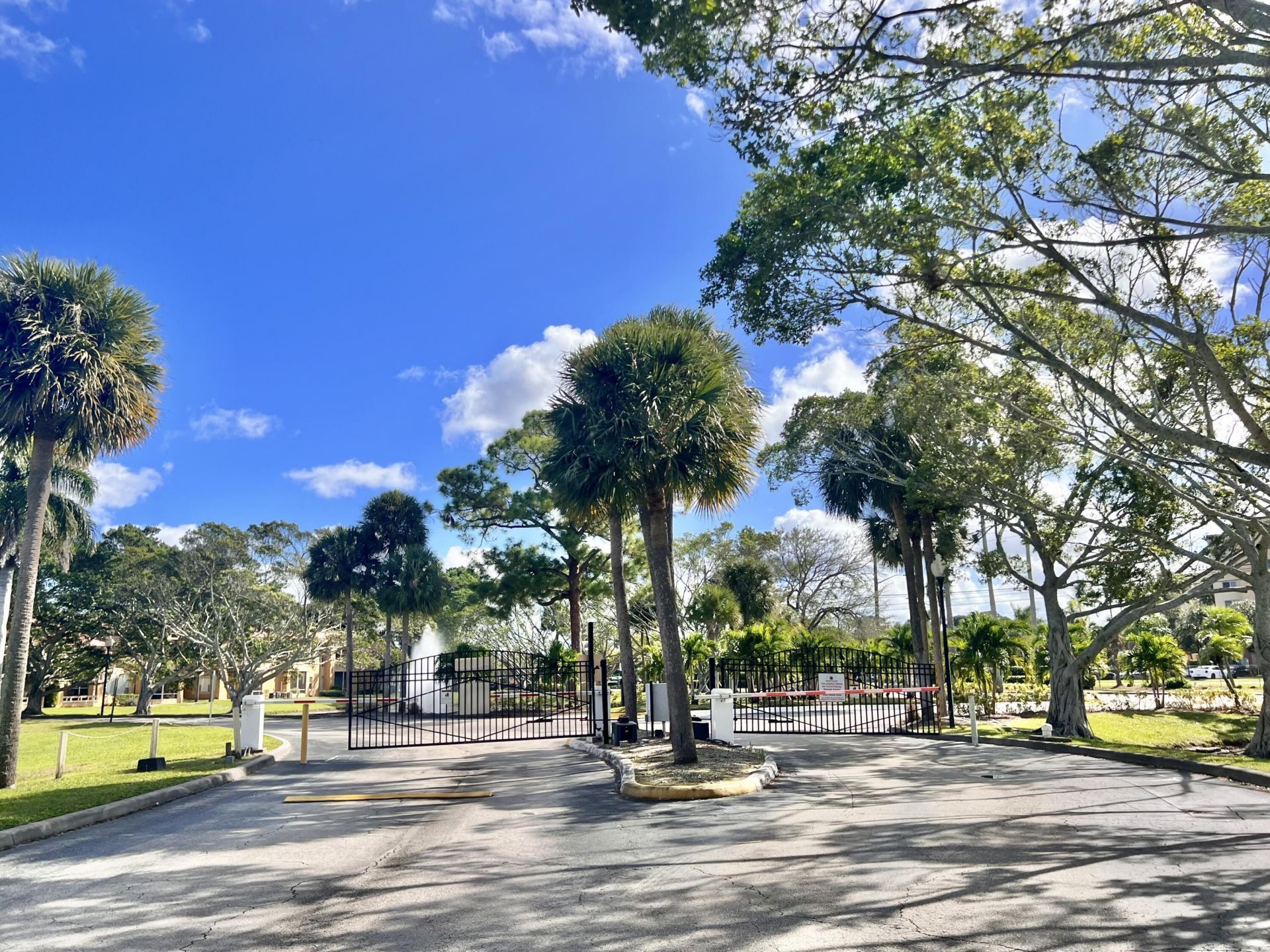 4855 Via Palm Lakes, Unit 911, West Palm Beach, FL 33417 Photo