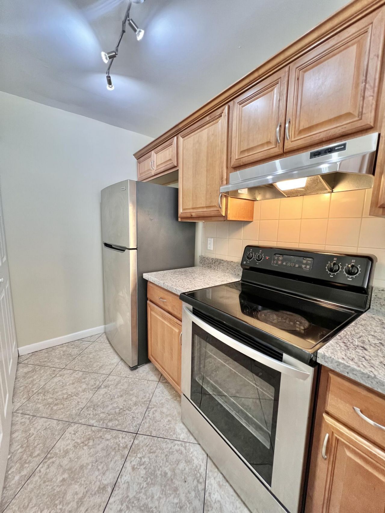 4855 Via Palm Lakes, Unit 911, West Palm Beach, FL 33417 Photo