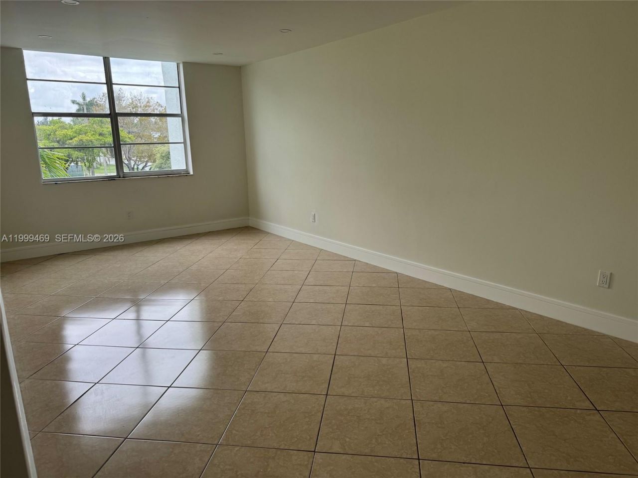 492 NW 165th St Rd , Unit C-309, Miami, FL 33169 Photo