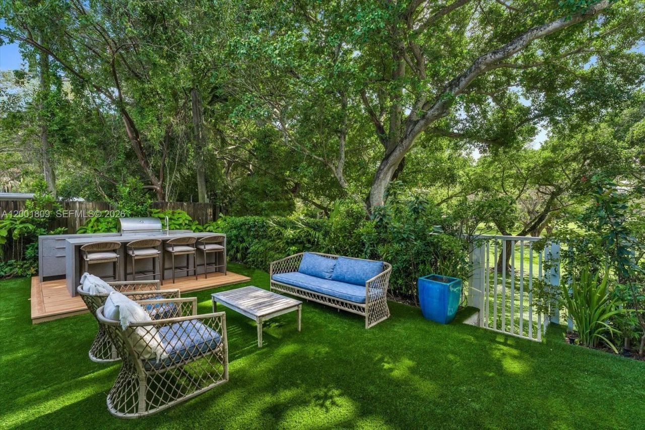 4090 Barbarossa Ave , Miami, FL 33133 Photo