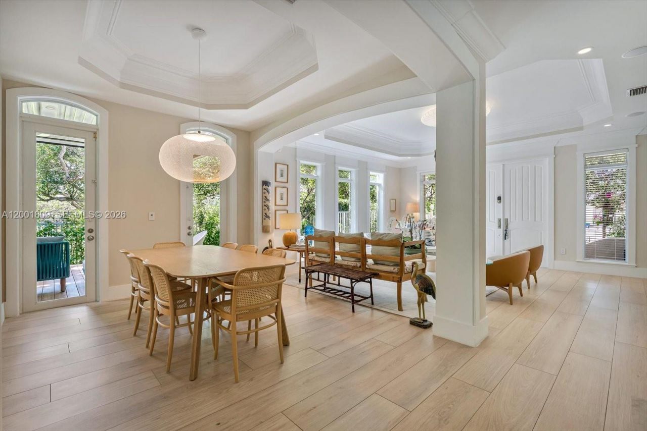 4090 Barbarossa Ave , Miami, FL 33133 Photo