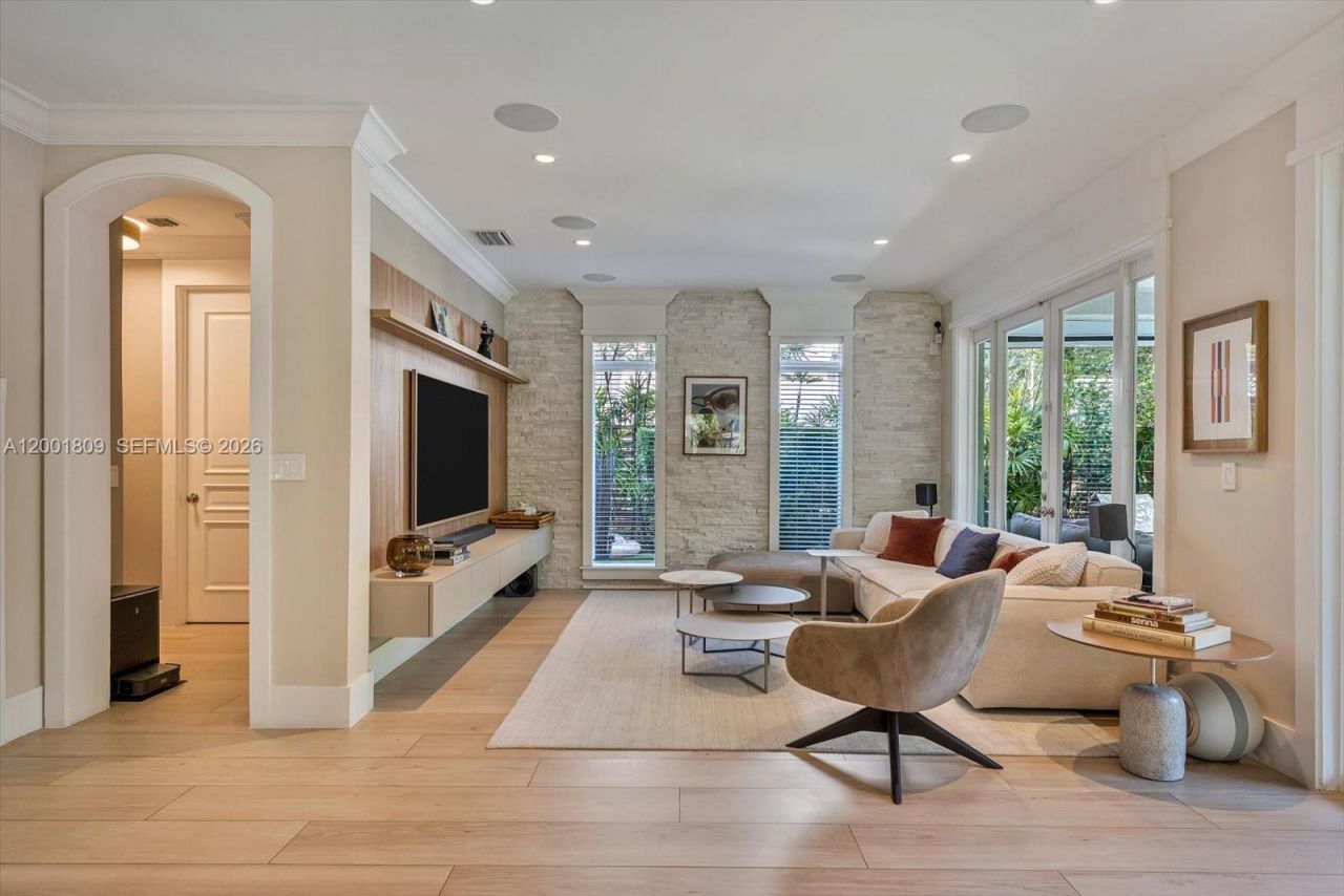 4090 Barbarossa Ave , Miami, FL 33133 Photo