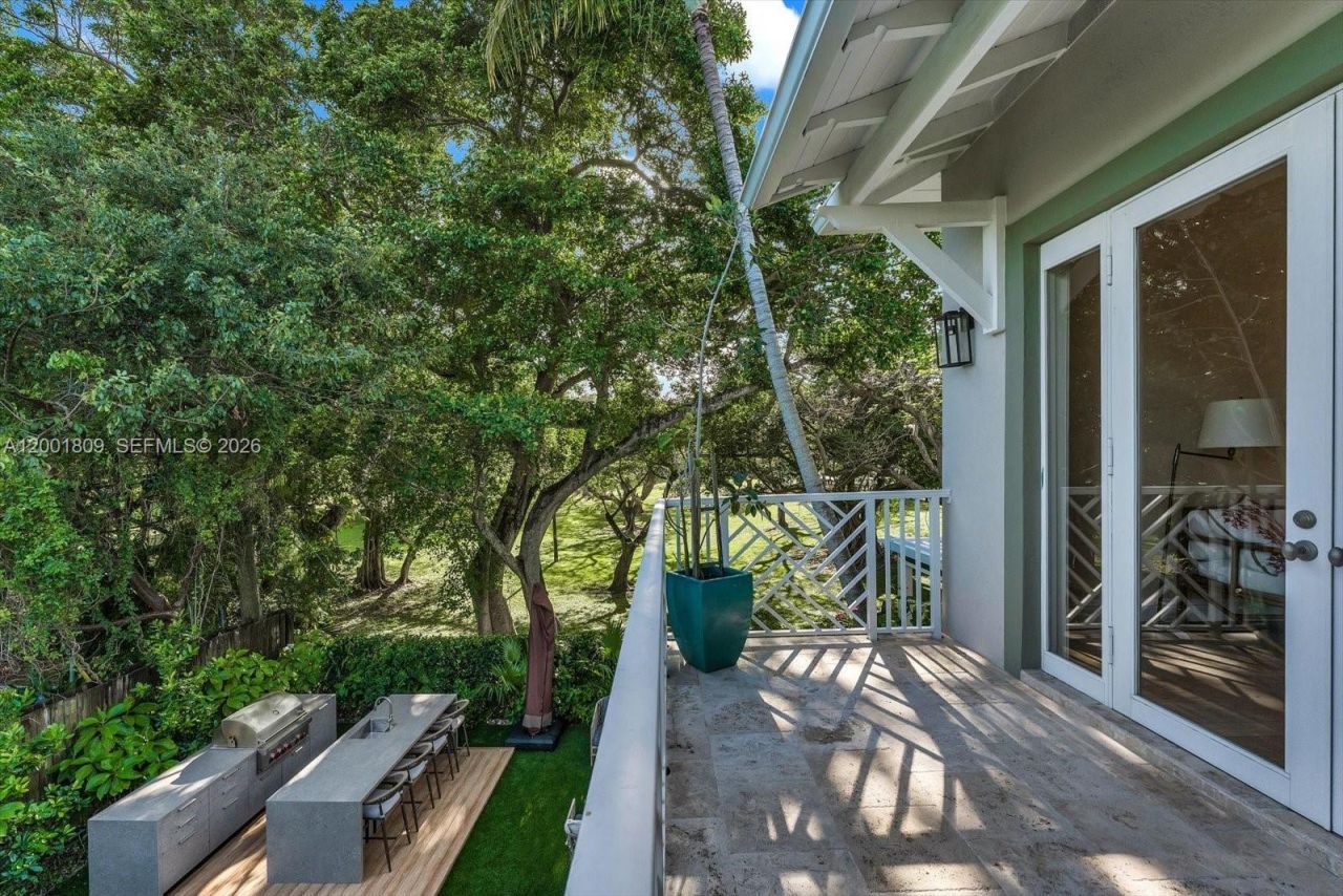 4090 Barbarossa Ave , Miami, FL 33133 Photo