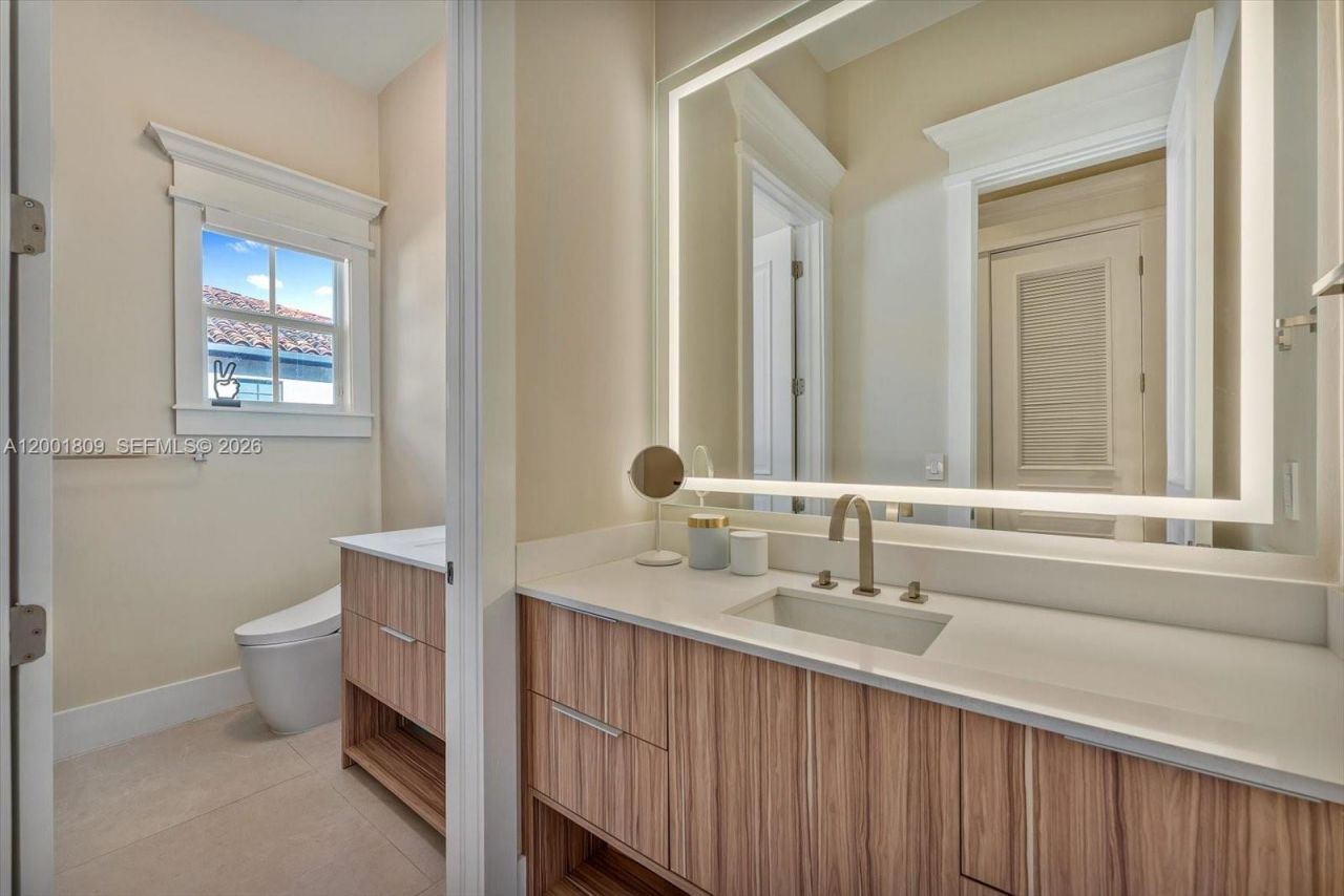 4090 Barbarossa Ave , Miami, FL 33133 Photo