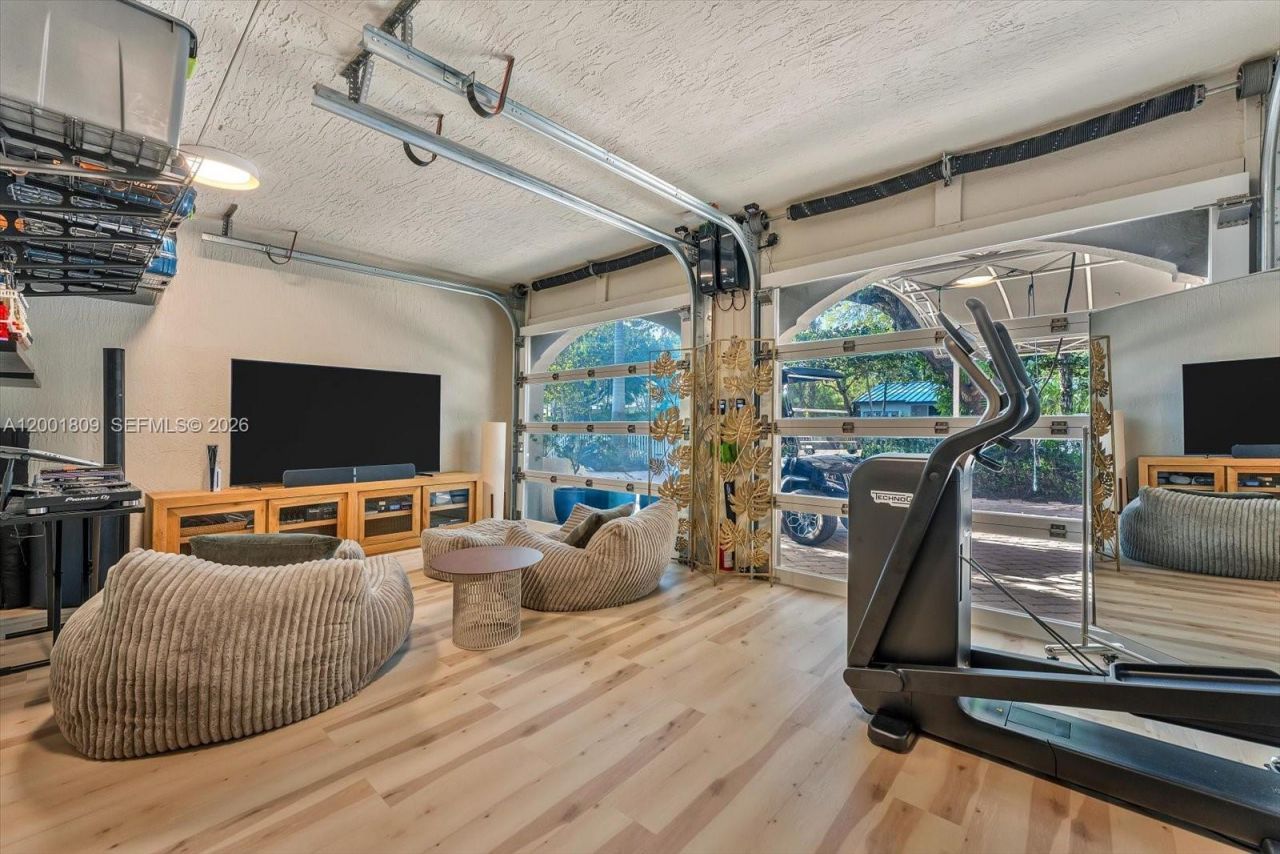 4090 Barbarossa Ave , Miami, FL 33133 Photo