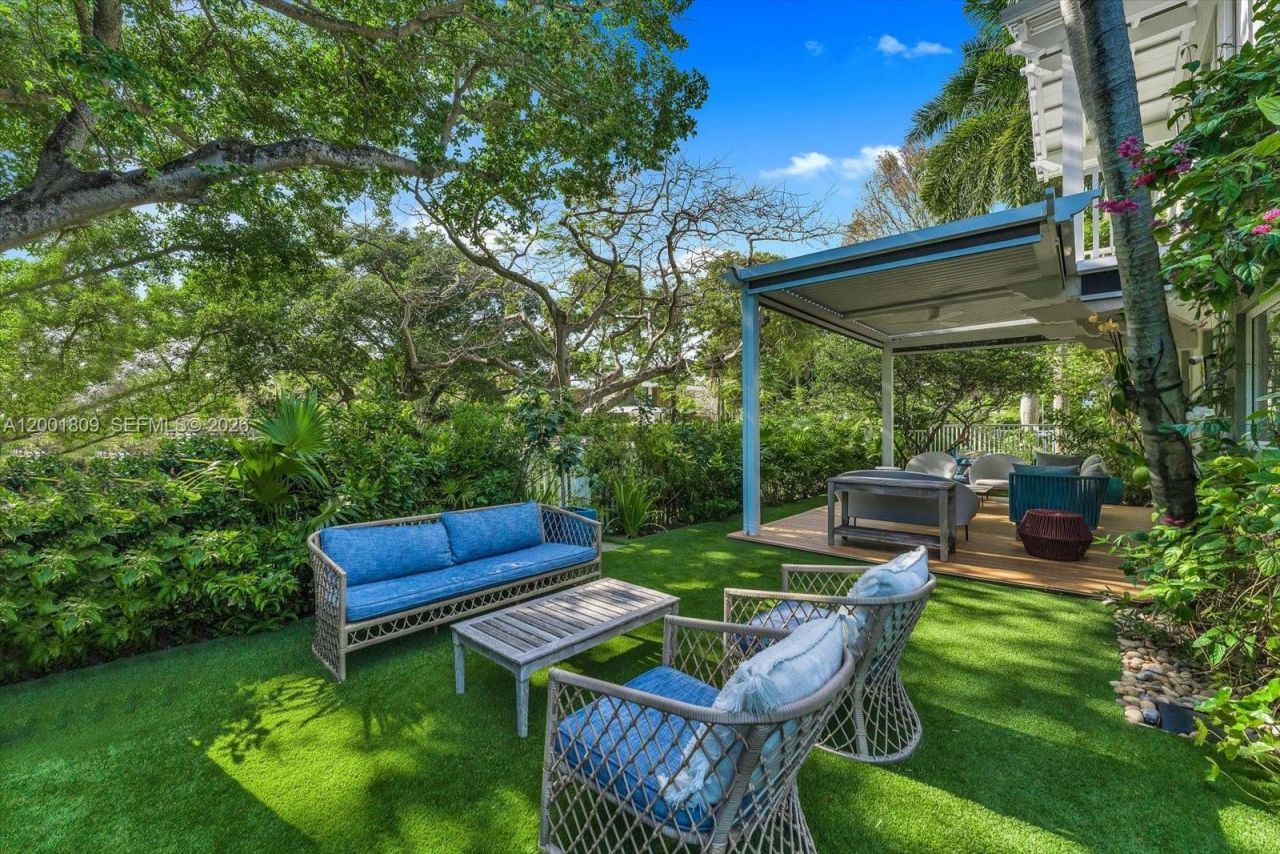 4090 Barbarossa Ave , Miami, FL 33133 Photo