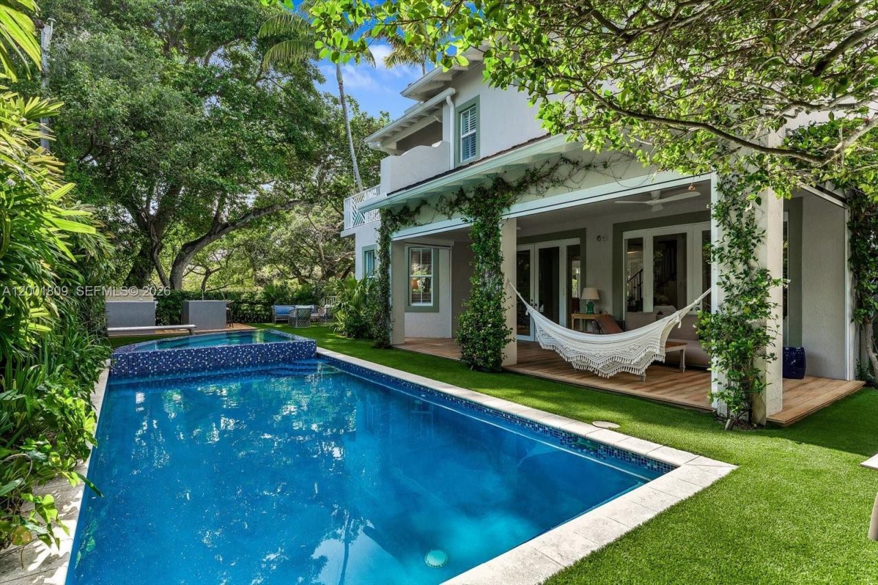 4090 Barbarossa Ave , Miami, FL 33133 Photo