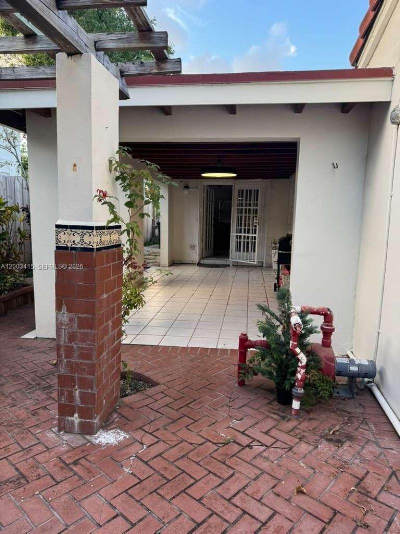 3600 SW 26th St, Miami, FL 33133 Photo