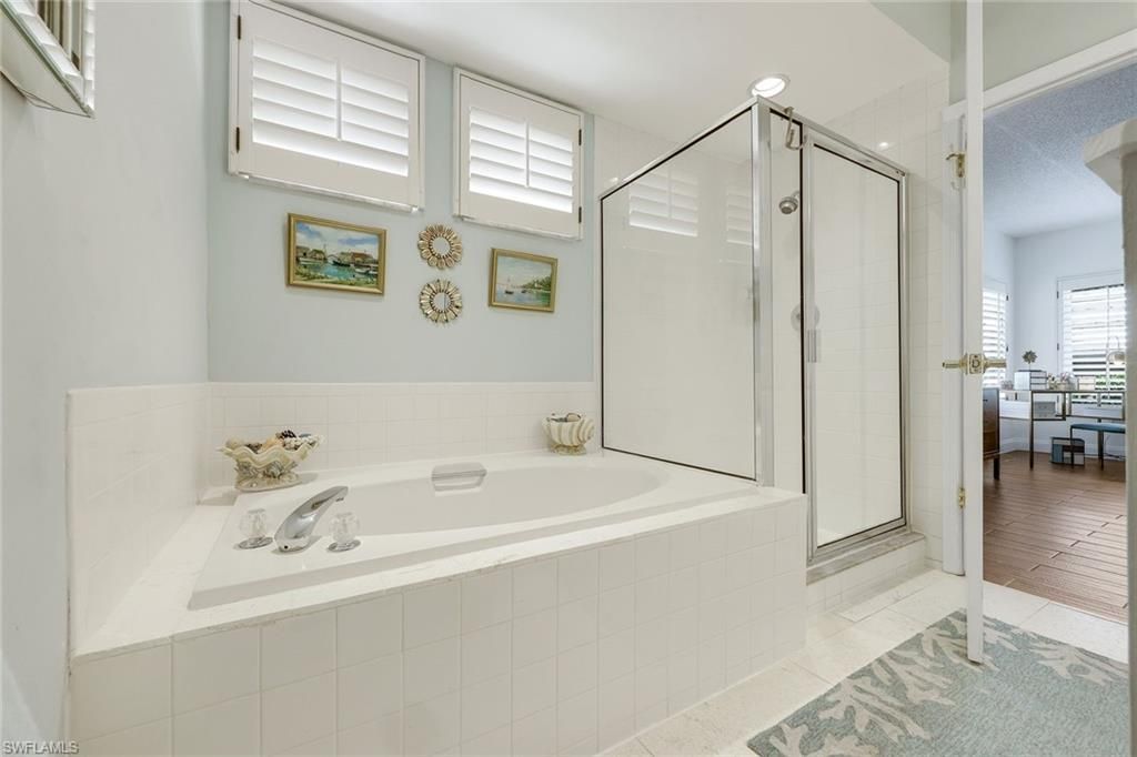 5817 Glencove Dr, Unit 402, Naples, FL 34108 Photo