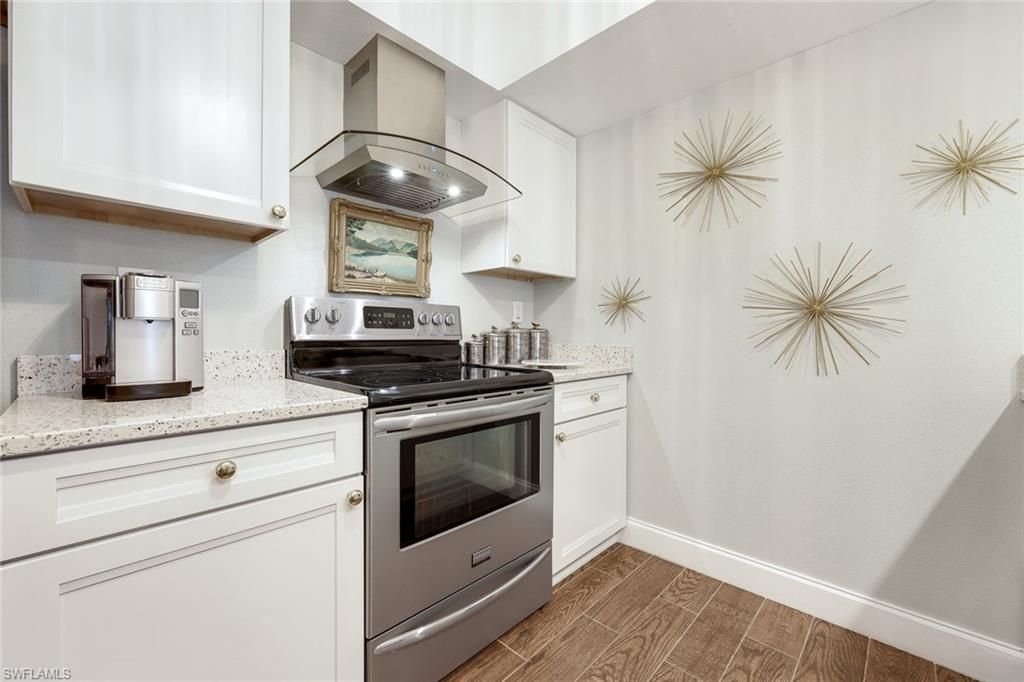 5817 Glencove Dr, Unit 402, Naples, FL 34108 Photo