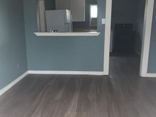 518 Laredo ST , Lockhart, TX 78644