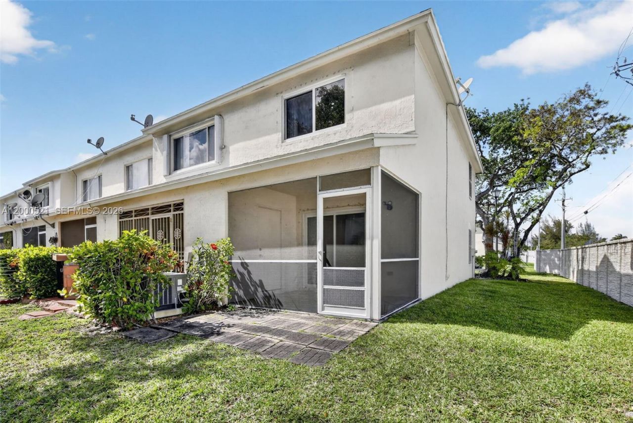 3100 SW 50th St , Dania Beach, FL 33312 Photo