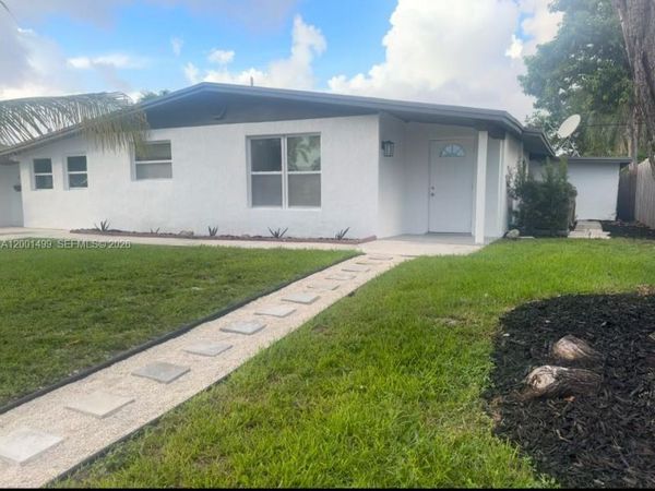5611 SW 38th St , Davie, FL 33314