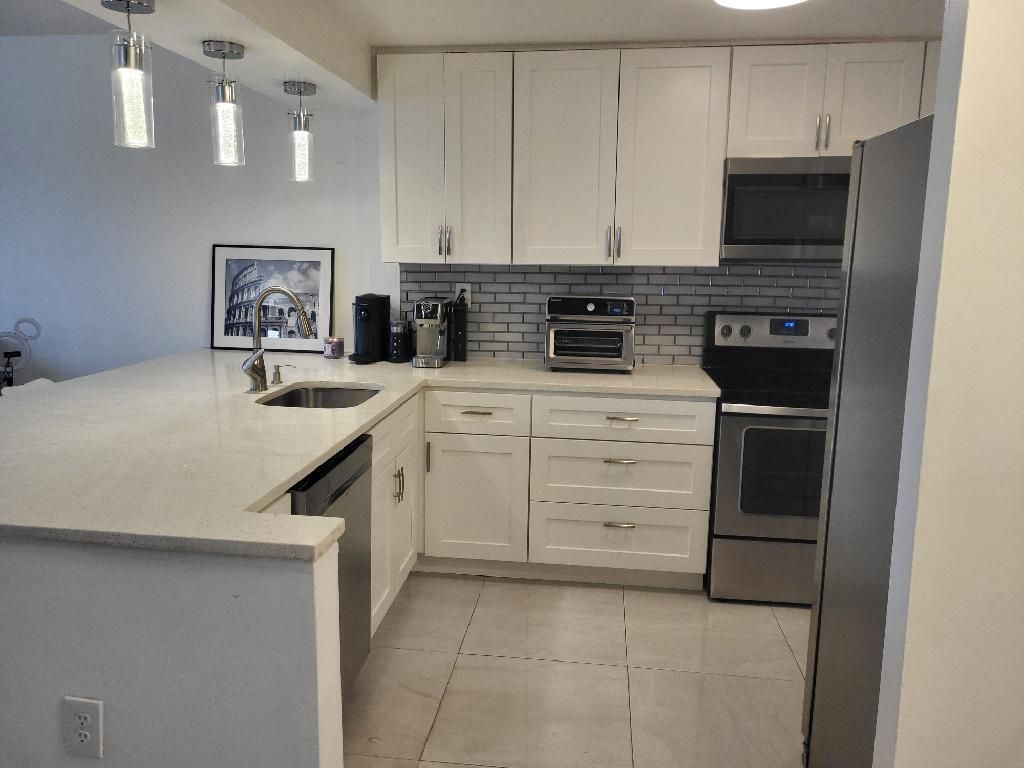 550 Bayshore Drive, Unit 104, Fort Lauderdale, FL 33304 Photo