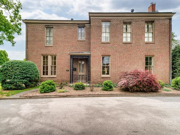 301 W 6th Street , Russellville, KY 42276