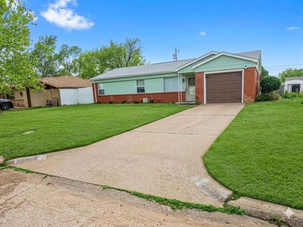 1017 Coe Street, Altus, OK 73521