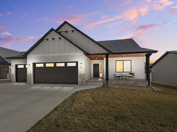 1834 Fox Hill Circle, Brookings, SD 57006