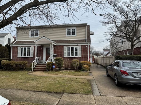 48 Orchid Lane , New Hyde Park, NY 11040