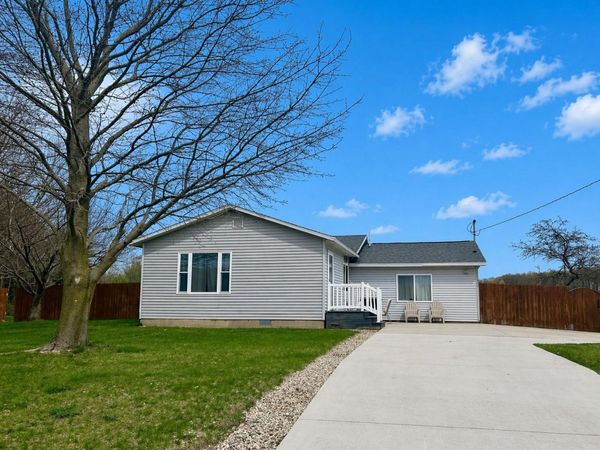 1422 E Chauvez Road, Scottville, MI 49454