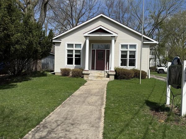 174 E Adams Street, Ionia, MI 48846