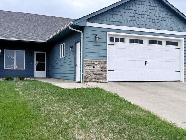 3914 E Brewster St, Sioux Falls, SD 57108