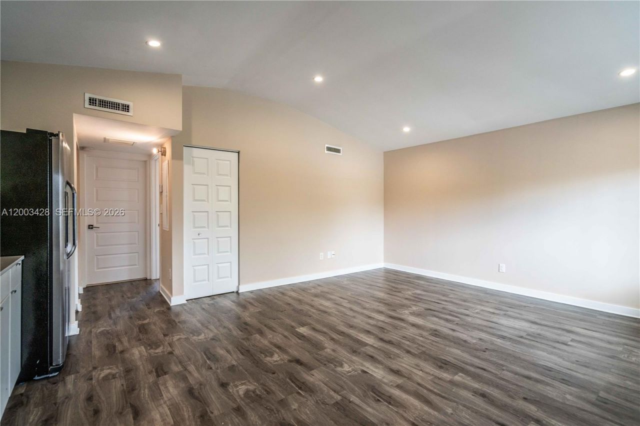 2412 NE 26th St , Unit 7, Fort Lauderdale, FL 33305 Photo