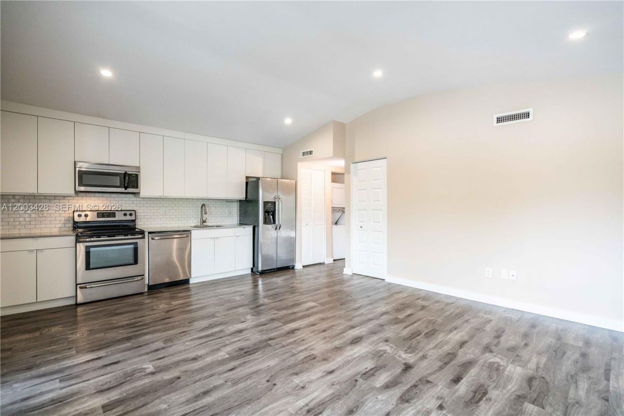 2412 NE 26th St , Unit 7, Fort Lauderdale, FL 33305 Photo