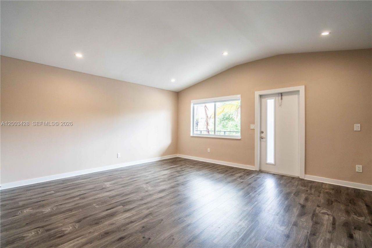 2412 NE 26th St , Unit 7, Fort Lauderdale, FL 33305 Photo