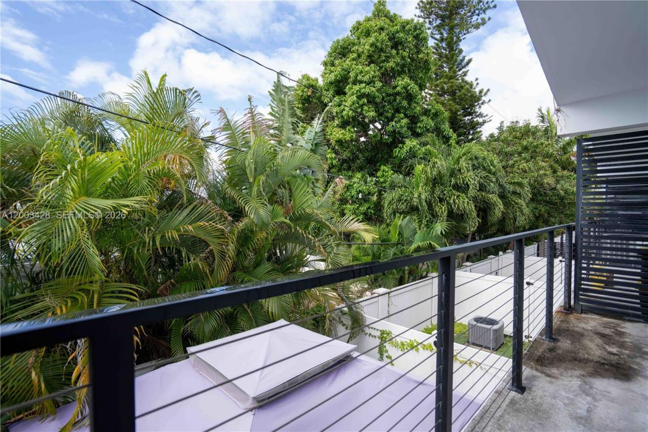 2412 NE 26th St , Unit 7, Fort Lauderdale, FL 33305 Photo