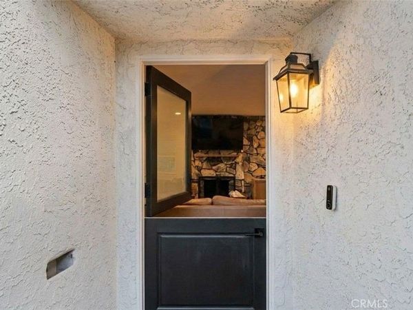 5824 Compass Drive, Los Angeles, CA 90045