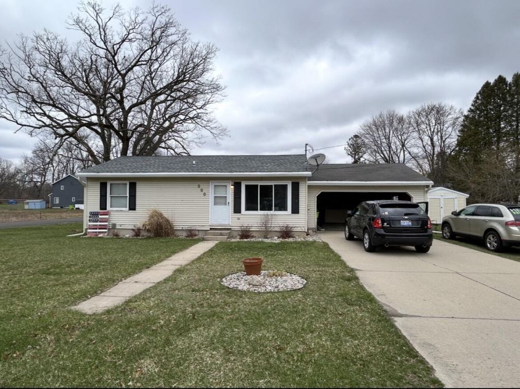 500 E Grant Street, Greenville, MI 48838 Main Photo