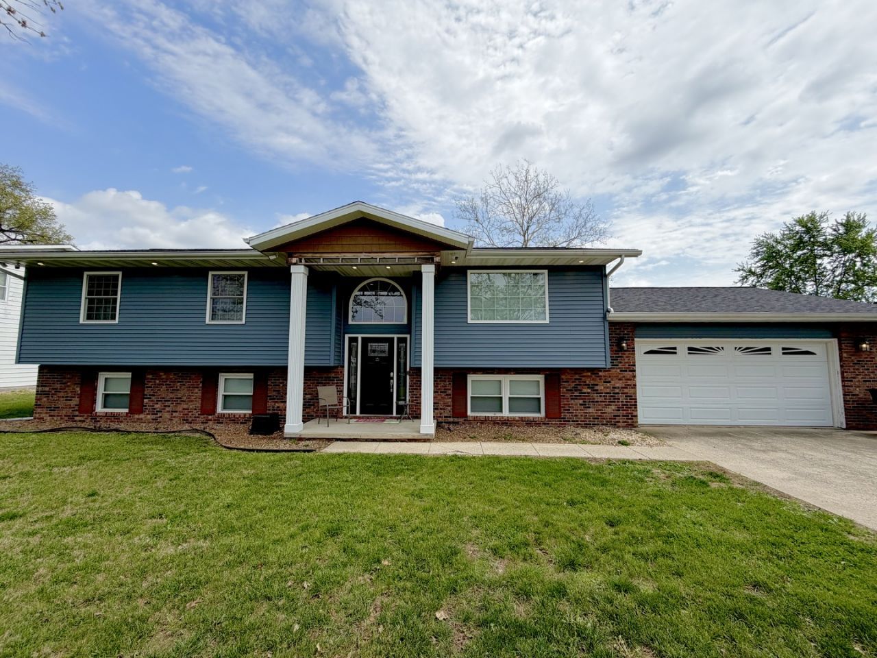 150 Woodland Drive , Salem, IL 62881