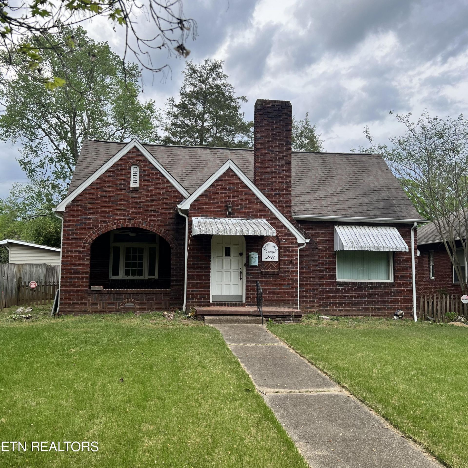 2141 Island Home Blvd, Knoxville, TN 37920 Main Photo