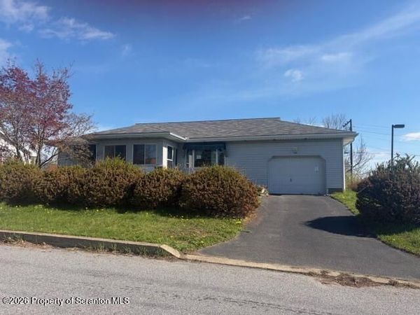 105 Ridgeview Drive, Dunmore, PA 18512