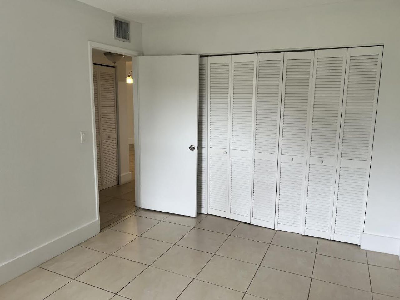 1453 Lake Crystal Drive, Unit B, West Palm Beach, FL 33411 Photo