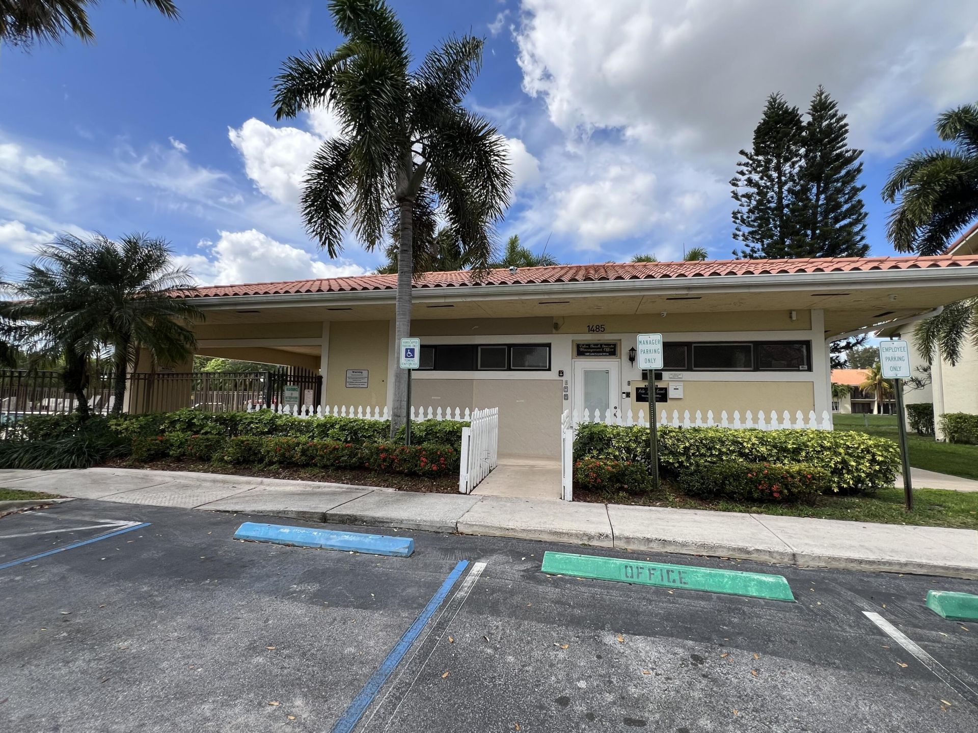 1453 Lake Crystal Drive, Unit B, West Palm Beach, FL 33411 Photo