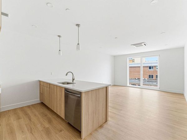 1035 Commonwealth Ave, Unit 406, Boston, MA 02215