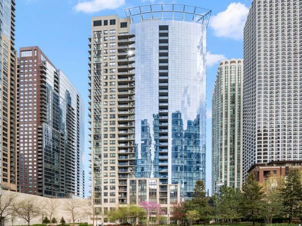 201 N Westshore Drive, Unit 801, Chicago, IL 60601
