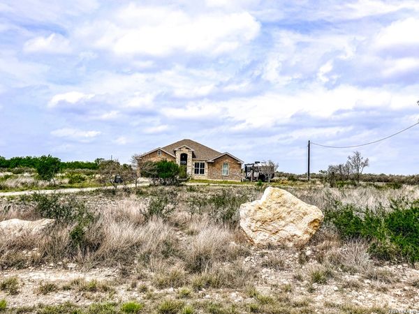 281 LEGEND HLS, Uvalde, TX 78801