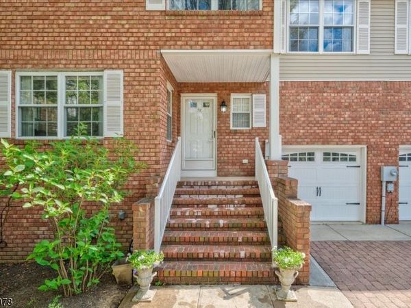 37 Berkeley Sq, Watchung, NJ 07922