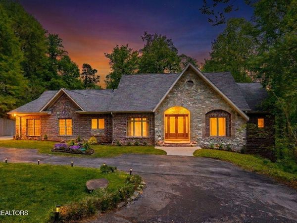 2304 Lakemoor Drive, Knoxville, TN 37920