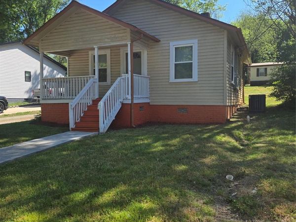 207 S Caldwell Avenue , Newton, NC 28658