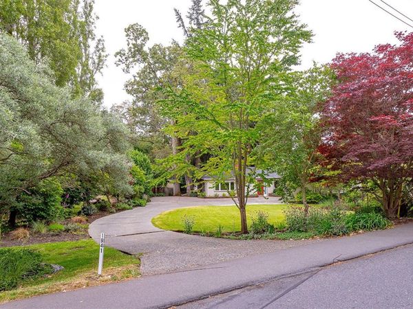 1941 Mayfair Dr, Saanich, BC V8P 1R1