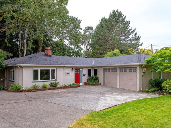 1941 Mayfair Dr, Saanich, BC V8P 1R1