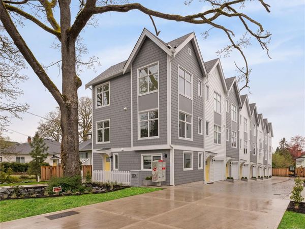 2536 Shelbourne St , Unit 11, Victoria, BC V8R 4L5