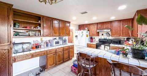 8518 Delahye Cir, Sacramento, CA 95828 Photo